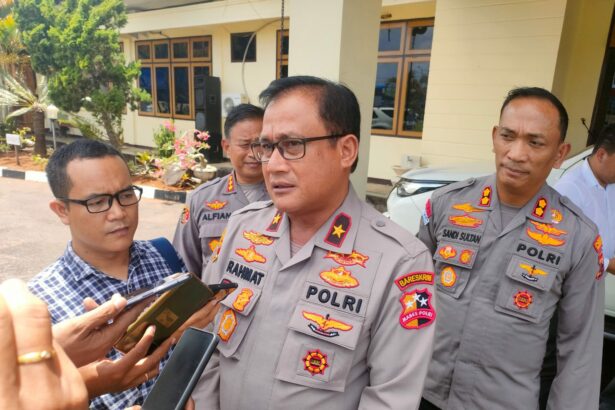 Kepala BNN Papua Brigjen Pol Rahmat Hidayat saat diwawancarai awak media, pada kunjungan kerjanya di Merauke.