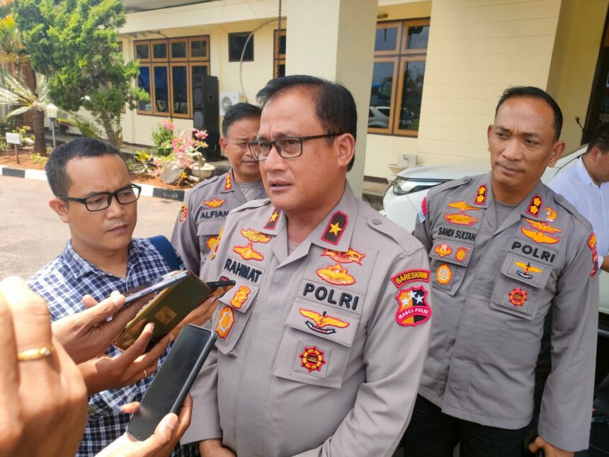Kepala BNN Papua Brigjen Pol Rahmat Hidayat saat diwawancarai awak media, pada kunjungan kerjanya di Merauke.