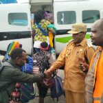 Pj Bupati Kabupaten Intan Jaya, Apolos Bagau, ST didampingi Kepala Dinas Sosial Kabupaten Intan Jaya, Oni Dendegau membuka penerbangan secara resmi untuk pemulangan pengungsi asal Intan Jaya yang mengungsi ke Nabire, Paniai dan Timika sejak 2019 di bandara Douw Atarure, Nabire, Papua Tengah pada 1 Agustus 2023. (Dok AB - Diskominfo Intan Jaya)