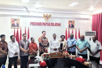 Foto bersama dalam acara penandatanganan Mou Pemprov Papua Selatan Bersama Indonesia Education Partnerships. (Foto : tiffanews.co.id/istimewa)